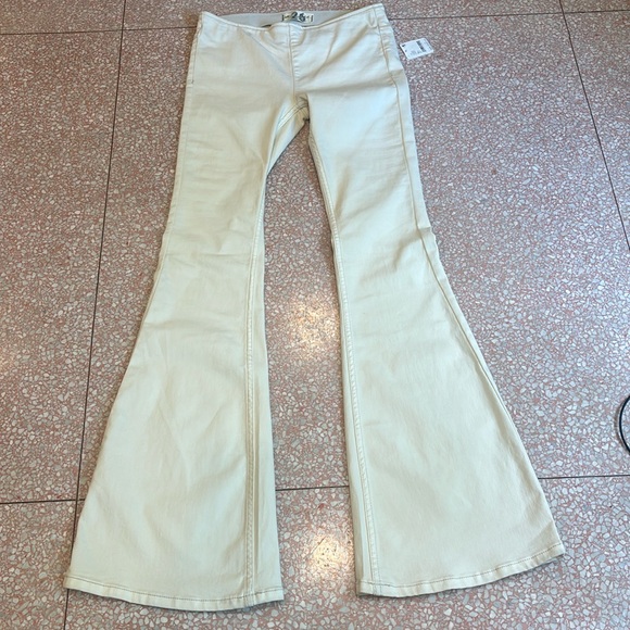 Free People Denim - We the Free. Free People Pull On Flare Leg Jeans Size 26